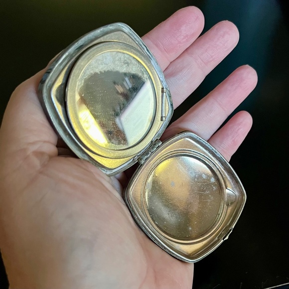 Vintage Art Nouveau Djer Kiss Compact circa 1925 - Picture 6 of 8